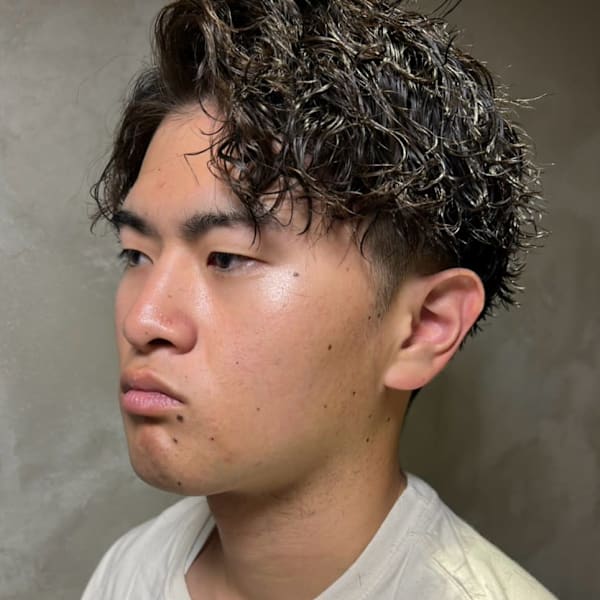 ツイストスパイラルパーマ 眉毛カット ツーブロック 20代