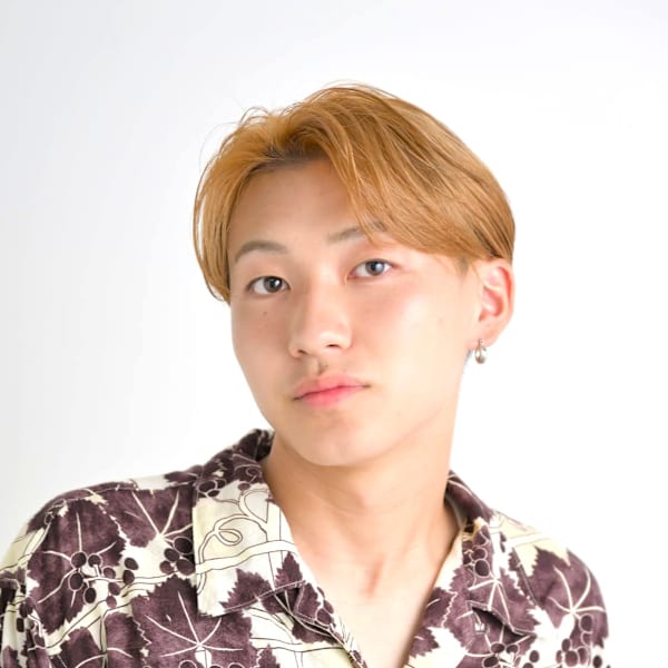 【韓国風ヘア】ハイトーンミルクティーベージュセンターパート