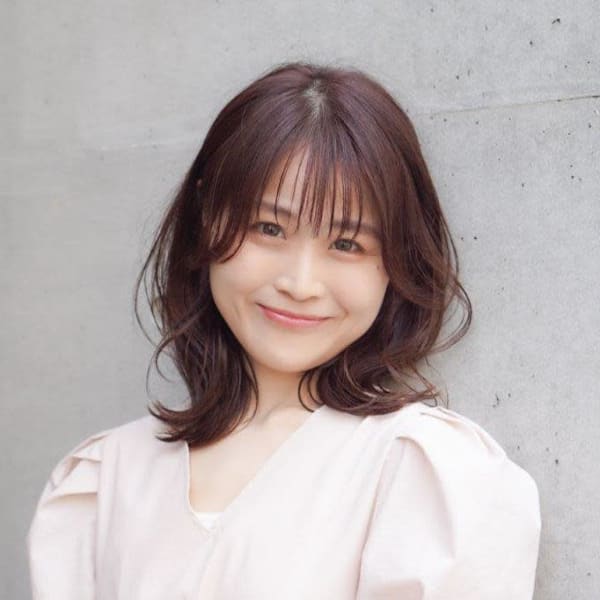 抜け感あるピンクグレージュ