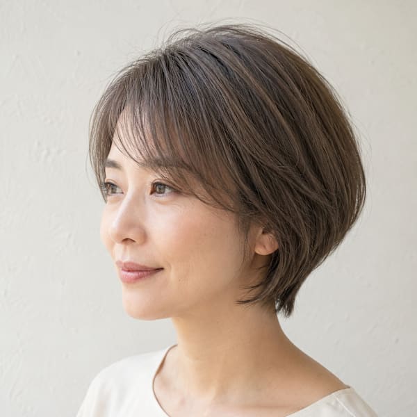 大人女性の上品ひし形ショートボブ