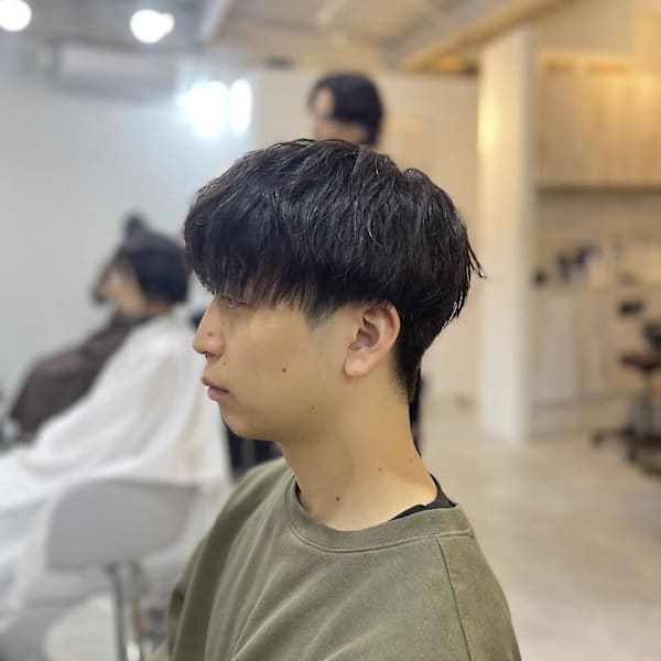 20代30代40代◎スーツ短髪流行刈り上げ波巻きパーマヘア
