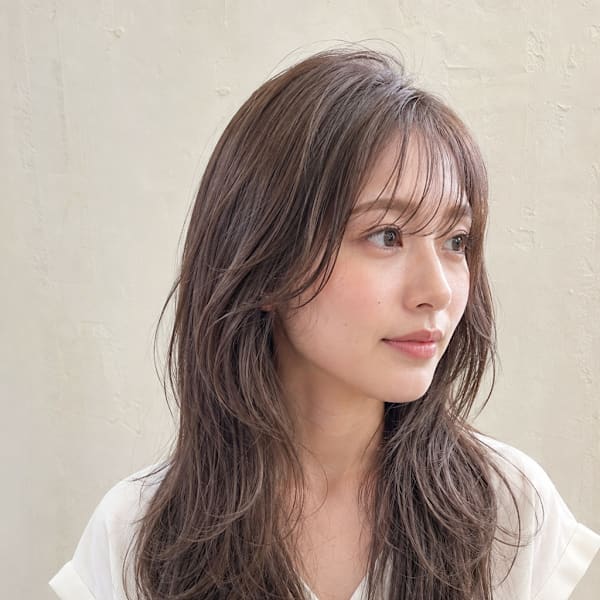 透明感グレージュの韓国風ロングレイヤー 20代 30代