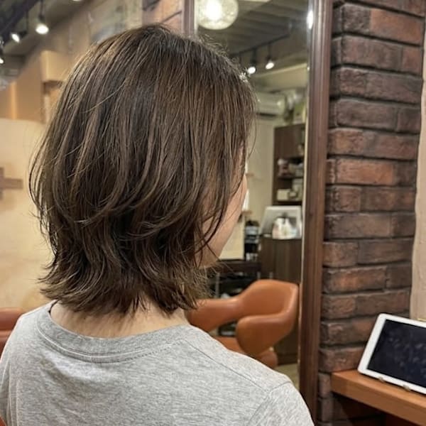 軽やかな毛流れが作る大人ミディ【467スタイル】
