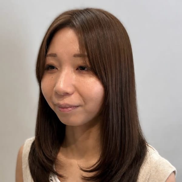 レイヤーカット 顔周りカット ナチュラルブラウン 20代