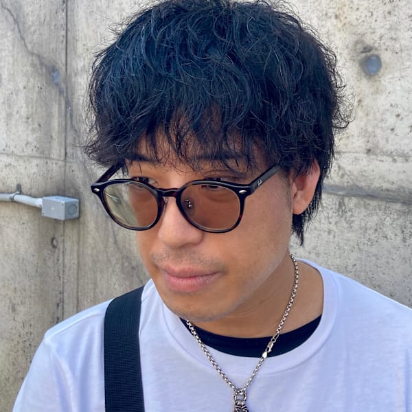 パーマを活かしたミディアムスタイル