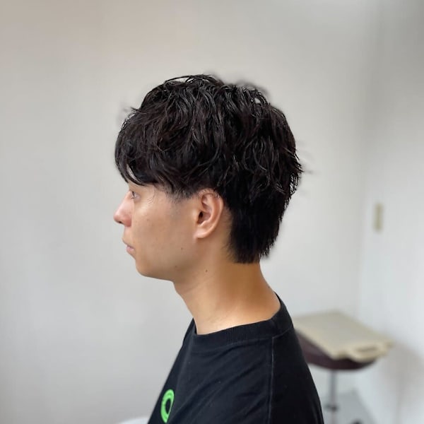 黒髪刈り上げマッシュウルフレイヤー