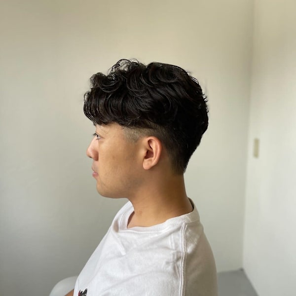 黒髪刈り上げマッシュパーマ