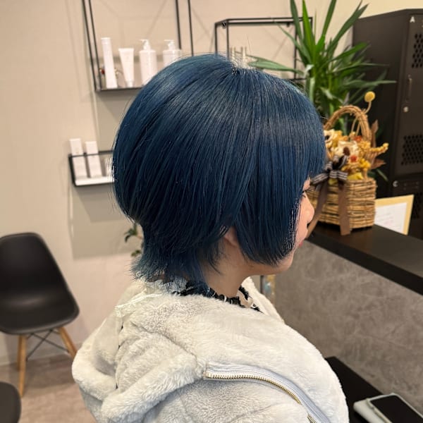 ケアブリーチカラーハイトーンブルーウルフショートボブレイヤー