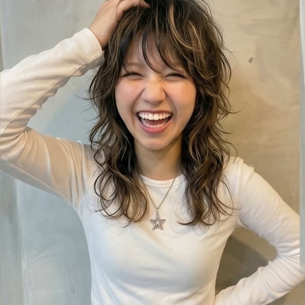 白髪を隠さず活かす！極細ハイライトで作る立体感カラー 「毎月|Kelly's Green