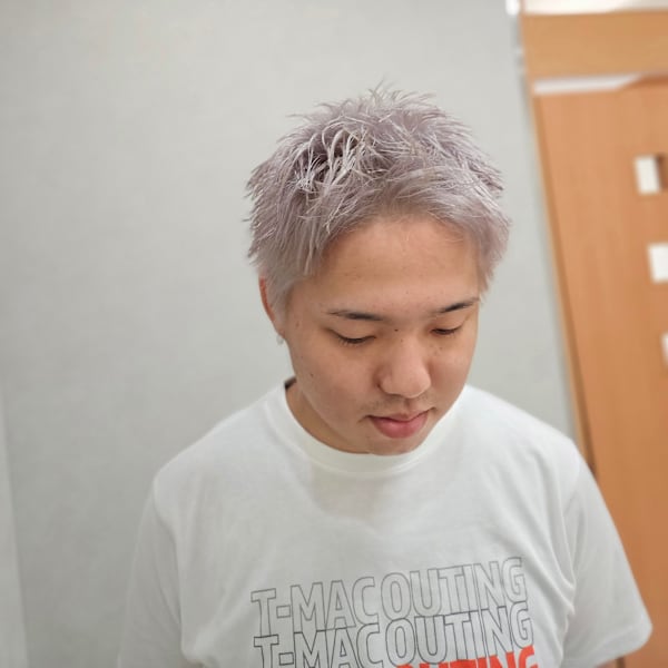 メンズに人気◎ホワイトカラー×スパイキーショート