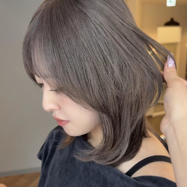 透け感たっぷりブリーチありグレージュ|ao. 渋谷/表参道 ダブルカラー・ハイトーン・髪質改善【アオ】