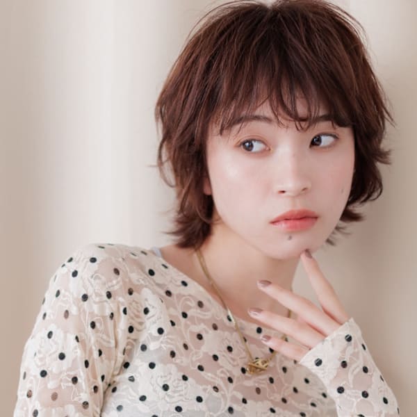 ミルクブラウンブリーチなしクラゲヘアハッシュウルフ30代