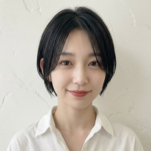 大人可愛い黒髪アッシュブラックハンサムショートレイヤーp1