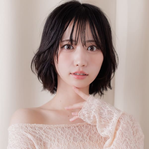 黒髪シースルーバングハッシュカットひし形レイヤーボブ20代