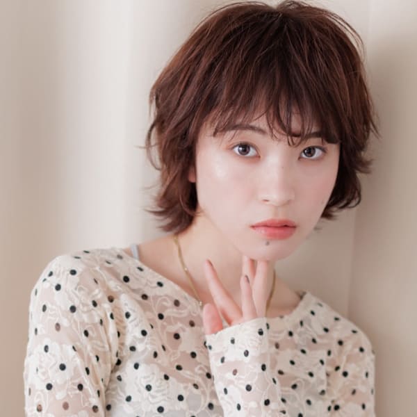 ミルクブラウンブリーチなしクラゲヘアハッシュウルフ30代