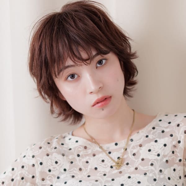 ミルクブラウンブリーチなしクラゲヘアハッシュウルフ30代