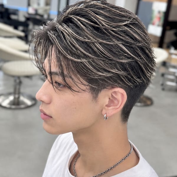 毛流れメッシュで魅せる大人のメッシュフェザーパーマ