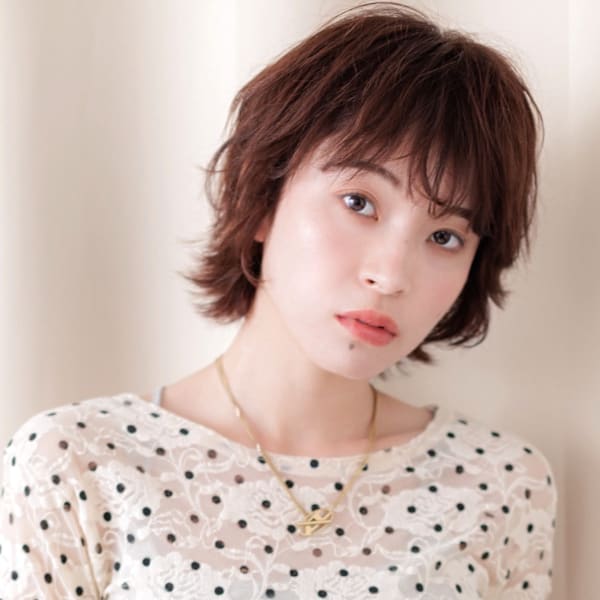ミルクブラウンブリーチなしクラゲヘアハッシュウルフ30代