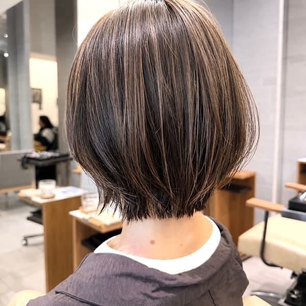 大人のミニボブ×白髪ぼかしハイライト|コンパクトボブ
