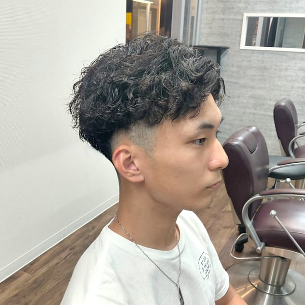 【ツイストスパイラルパーマ】色気漂うかき上げフェードスタイル