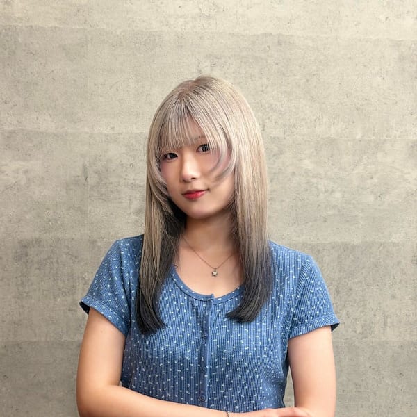 ハイトーンベージュのレイヤーミディアム 高田馬場