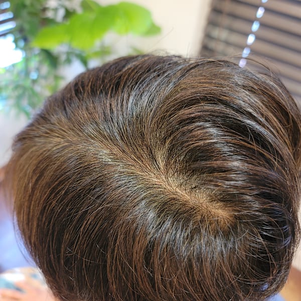 白髪30〜50％の天然ヘナ2回染め｜ツヤと収まりのあるくせ毛|hair Qril