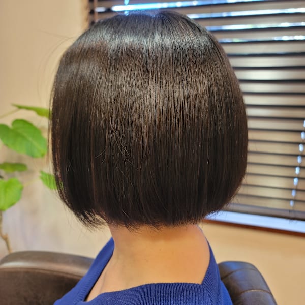 ツヤとまとまりのバウンス仕上げ・大人の縮毛矯正|hair Qril