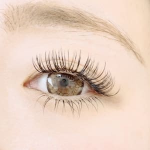 当日予約歓迎 ナチュラルにボリューム感たっぷりな仕上がり マツエク初心者の方にも馴染みやすい Ele Na Eye Beauty エレナアイビューティー のこだわり特集 ネイル まつげサロンを予約するなら楽天ビューティ