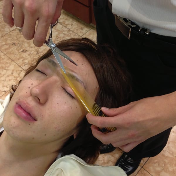 男の身だしなみプラン　NO.1　まゆ毛カット　１１００円|ヘアーモードキクチ 三越前店