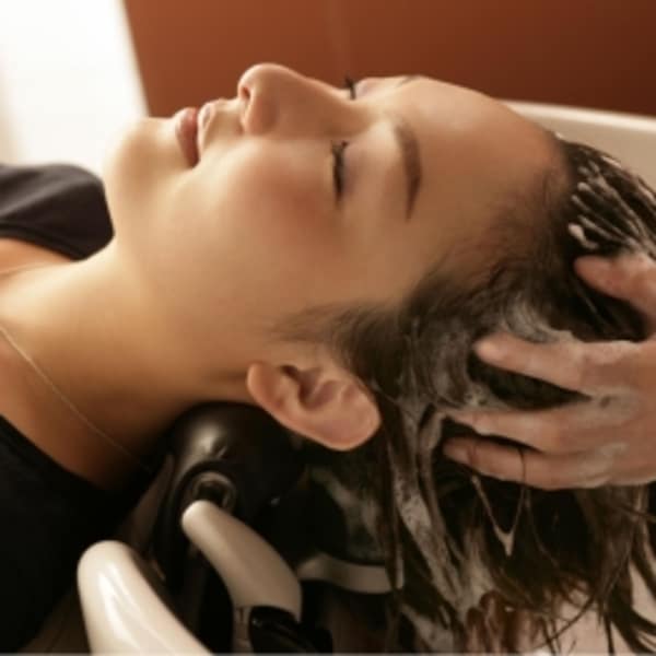 天然クリームで頭皮と髪に贅沢なＷケア★頭皮だけでなく髪にも着目したオールハンドで行う60分の本格スパ|TOTAL BEAUTY STELLA