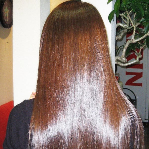 貴女の髪にエンジェルリングが輝く！ピュアなストレートヘアを求める方にオススメの「潤い縮毛矯正」|Surely