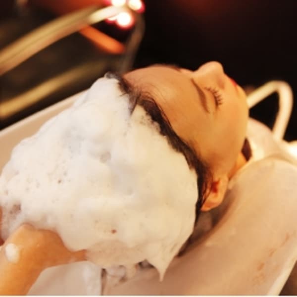 インドネシア伝統のspa,9種類の《クリームバス》から髪質や状態に合わせて頭皮を中心にマッサージ♪|Hair Resort L´avenir