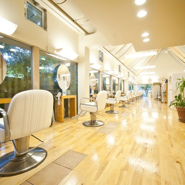 キッズスペースあり☆いつまでも綺麗でいたいママに人気のsion…癒しの空間でゆっくりキレイに|美容室 シオン 城東店