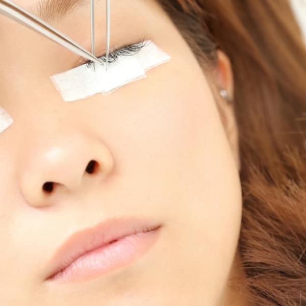 人気のヒミツは完全個室の大人空間&美容師免許保持スタッフの技術力|EXCELLENT eyelash 時津店