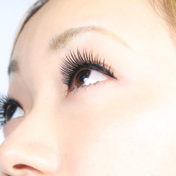 自毛1本1本の光沢のあるプラチナシルク毛を。つけるだけでカール感UPの目元に大変身☆|KUPU KUPU HAIR