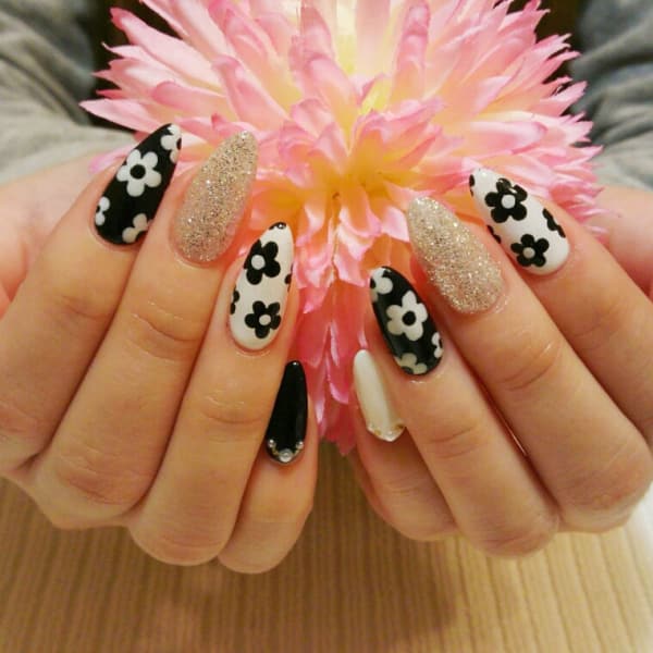 【可愛いアートからゴージャスアートまで♪】ラメグラ/1色塗り＋アート2本 ￥4,800|M's nail