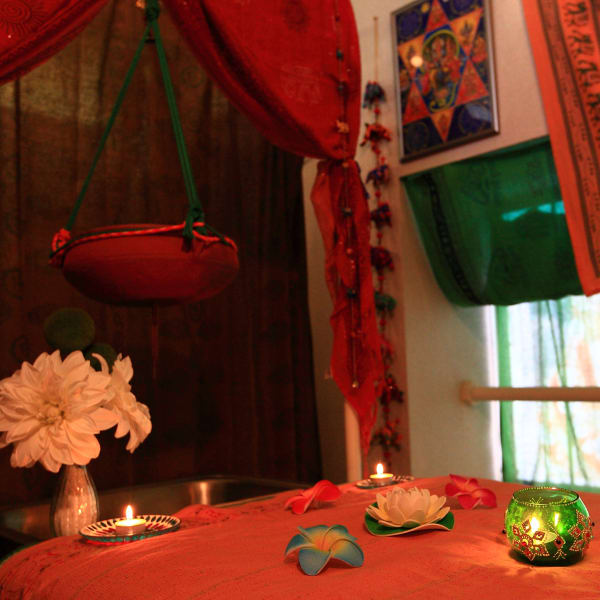 シャナーズインディアンヘッドマッサージ・シロダーラ|St.Cure ヘナ専門店