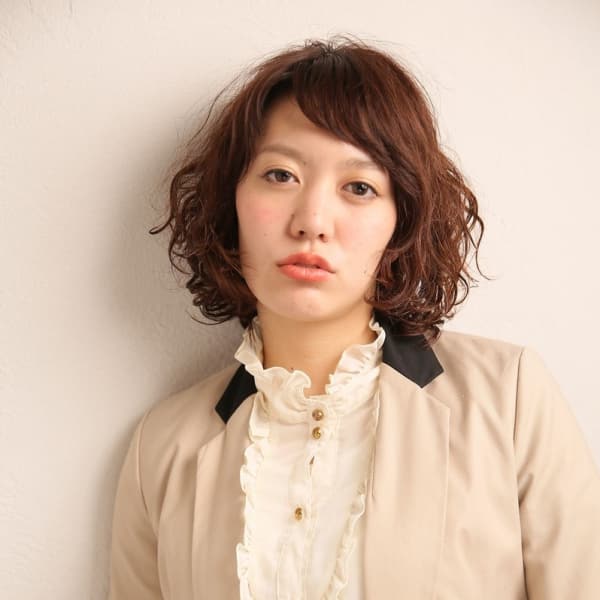 毛束の重なりが綺麗な美シルエットカットで新しい自分に出会える♪|Oeuf.ambiance