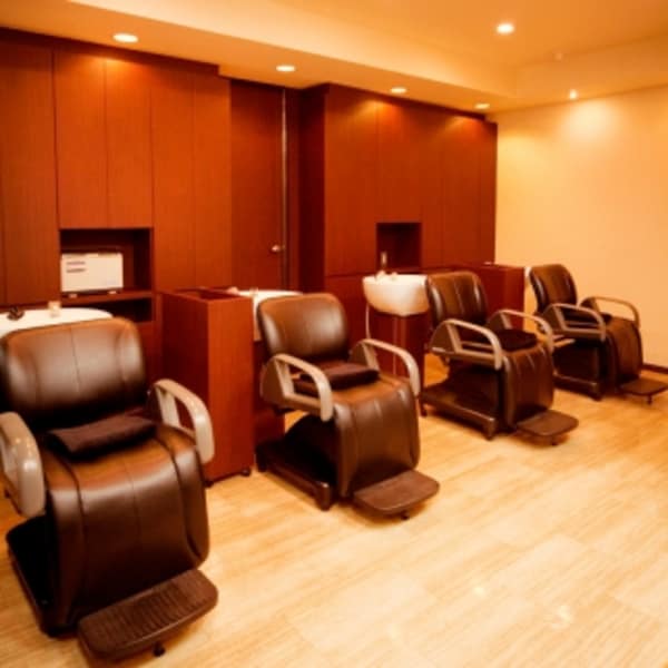 【地肌のお悩みがある方にオススメ☆】贅沢泥ヘッドスパ20分+似合わせ小顔カット　|QUADE +m