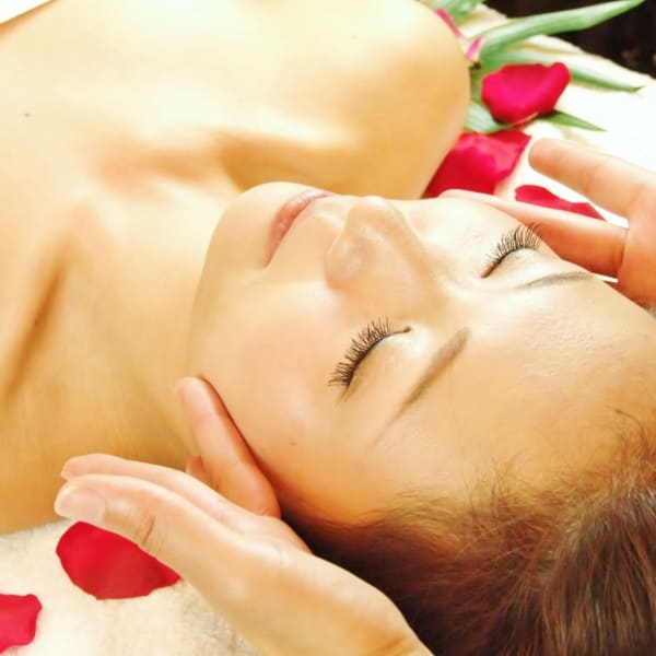 【小顔&華奢デコルテ★45分¥3,980】ほっそりした華奢な首・肩…―モデルの様な小さい頭に!|TRINITY 池袋店