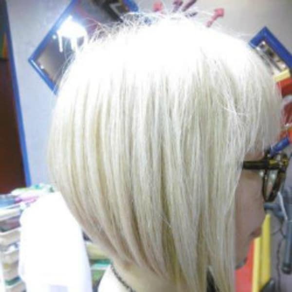 束感のある前下がりレイヤーボブ|BOUZU☆MiCRUS