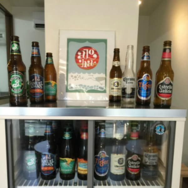 施術前にカフェスペースで輸入ビールはいかがですか？？|GREEN THE BARBER