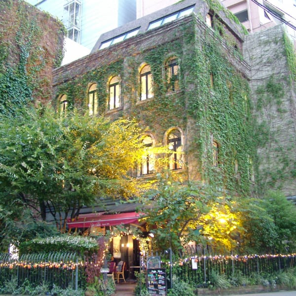 印象的な外観。1階はcafe、2階はカットスペース、最上階はSPA＆ネイル、屋上にはテラス♪|Le Coeur