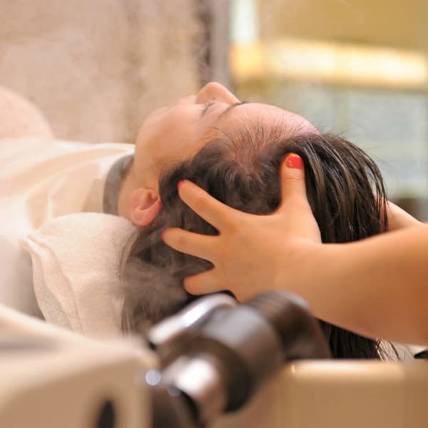 今話題の【炭酸泉】も堪能できる!!足先まで横たわる事のできるフルフラットシャンプーで癒しのひと時☆|BUN duet