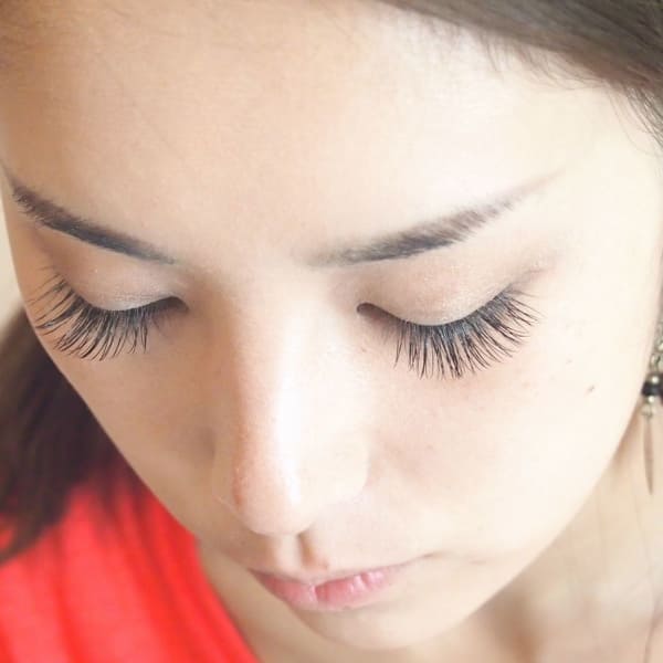 目の形&生え癖を考慮し、1本1本丁寧に装着♪|Dia Salon 関内店