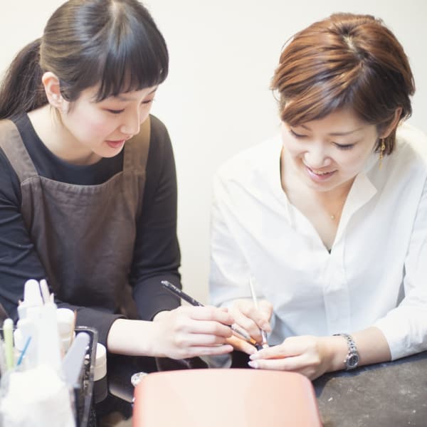 JNA認定講師がマンツーマンで細かく指導！スクール併設の確かな技術◎|NailSalonMUU