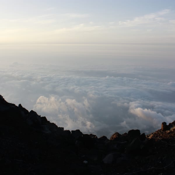 富士山♫　山頂♪　登山ヘアメイク（ウェディング）僻地などのお仕事もお任せ下さい！|KAZE 代官山