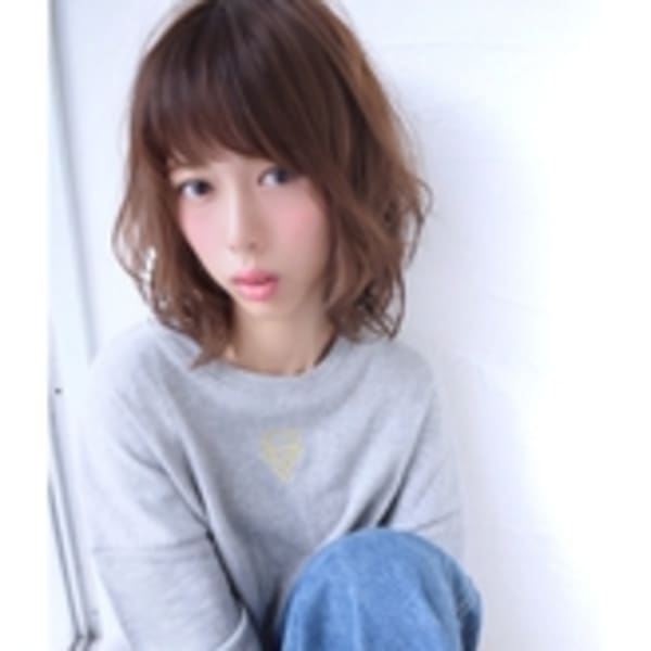 【ショートでも怖くない実力派Stylist達が集う人気店。緻密なカットは高い再現性を誇ります】|moon je je