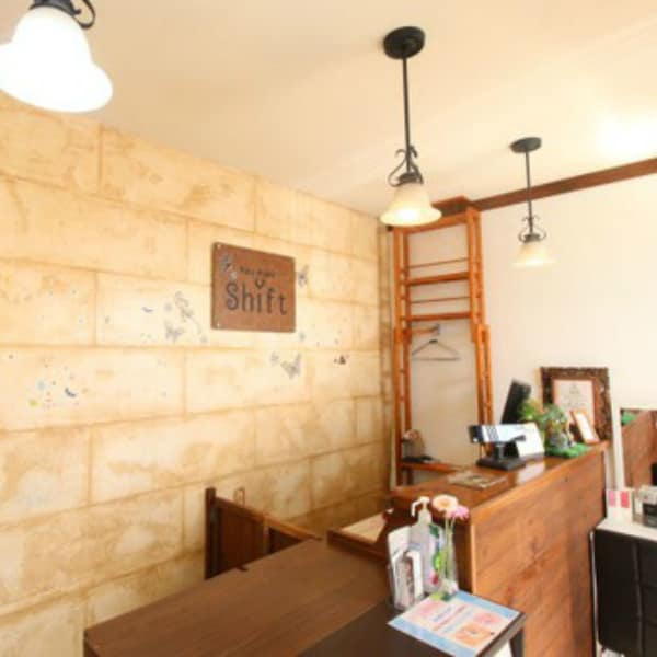 幅広い年齢層のニーズに応えてくれるアットホームな居心地の良いサロン|hair make Shift