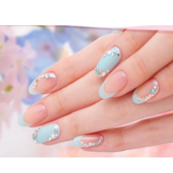 キラキラ指先を輝かせたいあなたへ・・・|Nail and Eyelash BLUE BEE